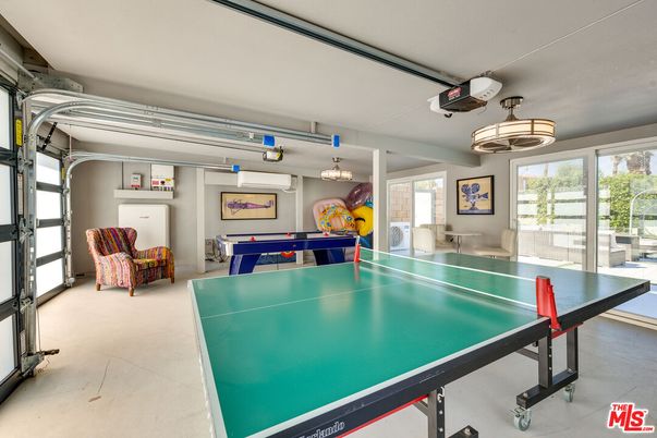 Game Room, Garage, Interior