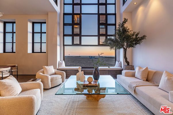 Interior, Living room, Recessed Lighting, Water