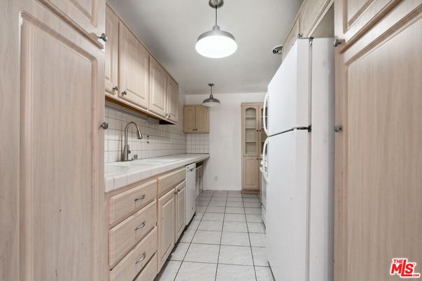 Interior, Kitchen, Pendant Lights, Tile Countertops