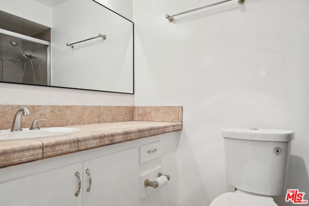 Bathroom, Interior, Tile Countertops