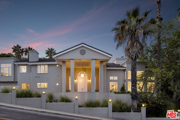Exterior, Facade, French Provincial