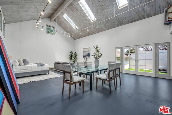 Dining room, Interior, Pendant Lights, Wooden Beams, Wooden Ceilings
