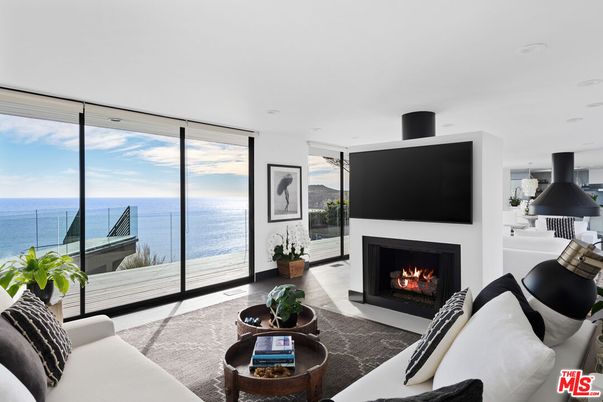 Fireplace, Interior, Living room, Water