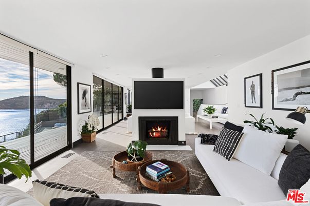 Fireplace, Interior, Living room, Recessed Lighting, Water