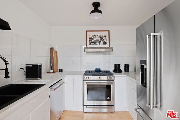 Interior, Kitchen, Stainless Steel Appliances, Wood Texture Flooring