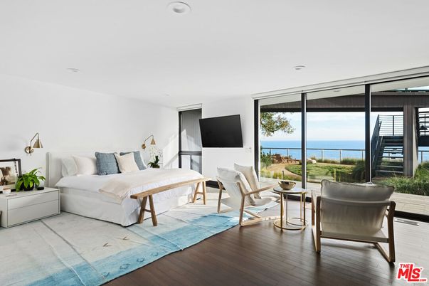 Bedroom, Interior, Living room, Recessed Lighting, Water, Wood Texture Flooring