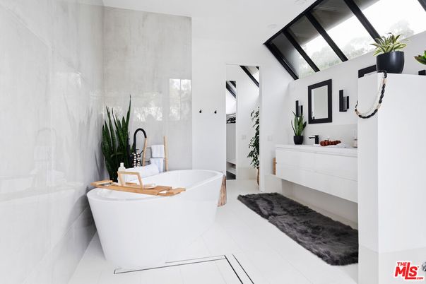 Bathroom, Free Standing Baths, Interior