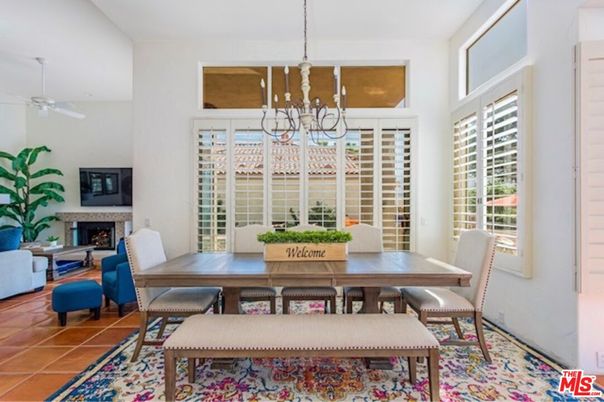 Chandelier, Dining room, Fireplace, Interior