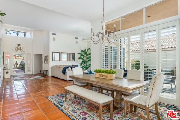 Chandelier, Dining room, Interior, Living room, Pendant Lights