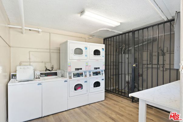 Interior, Washer, Wood Texture Flooring