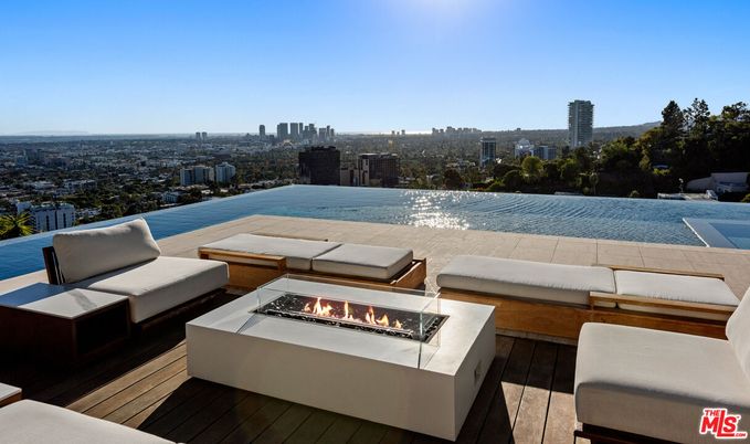 Exterior, Pool, Other