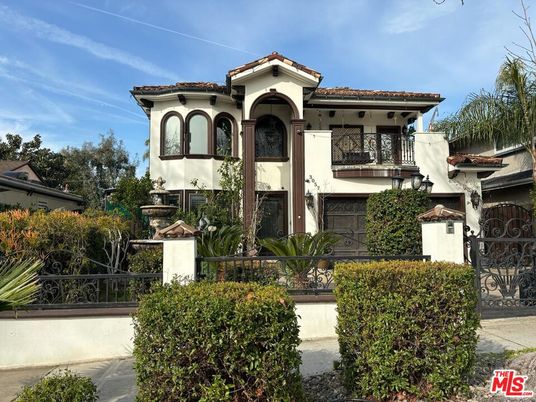 Attached, Exterior, Facade, Mediterranean