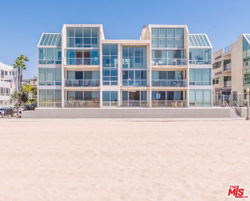Exterior, Facade, Condo Building