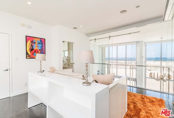 Interior, Recessed Lighting, Water, Wood Texture Flooring