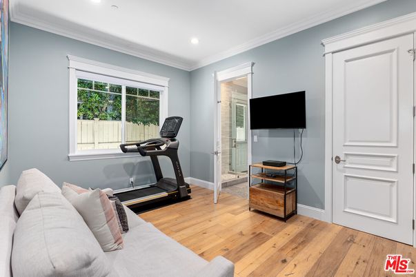 Fitness Equipment, Interior, Recessed Lighting, Wood Texture Flooring