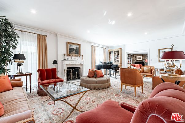 Fireplace, Interior, Living room, Piano, Recessed Lighting