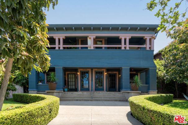 Exterior, Facade, Mediterranean