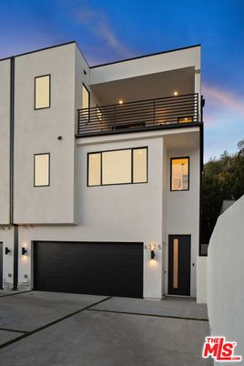 Attached, Exterior, Facade, Modern