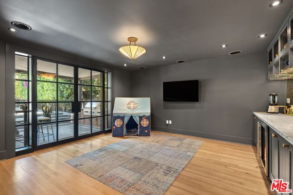 Interior, Recessed Lighting, Wood Texture Flooring