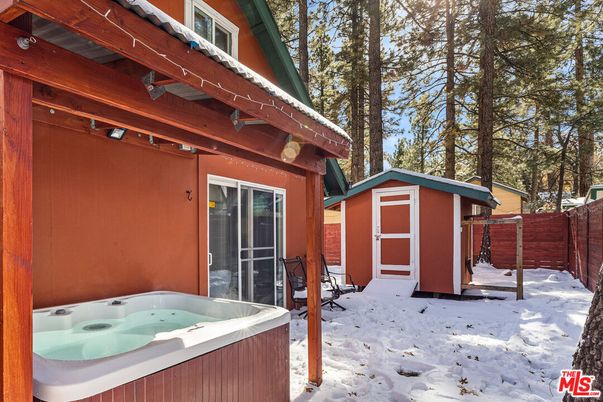 Exterior, Hot Tub