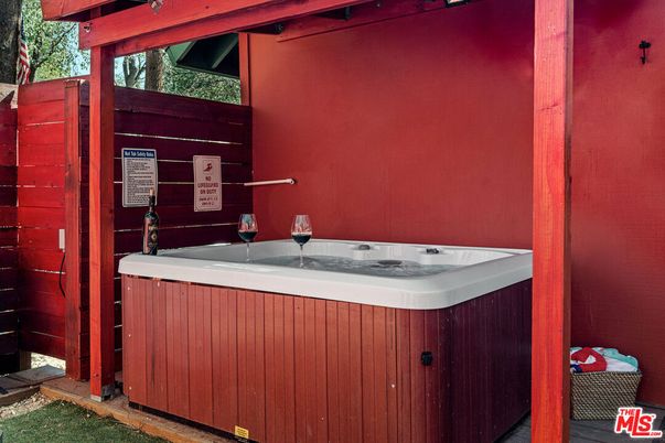 Exterior, Hot Tub