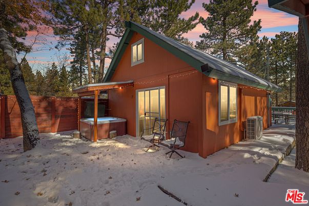 Exterior, Hot Tub