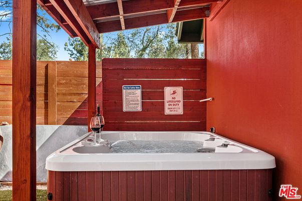 Exterior, Hot Tub