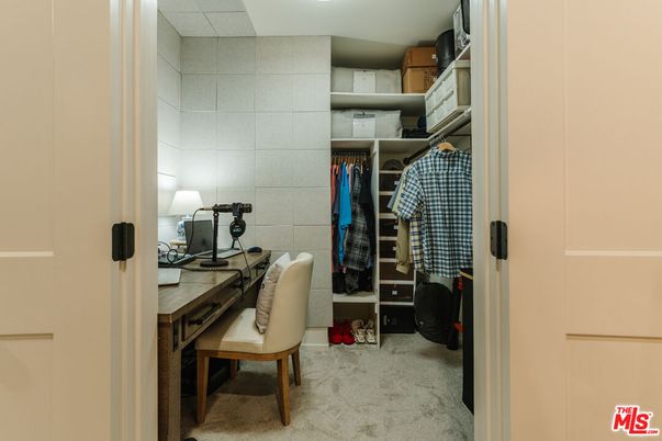 Home Office, Interior