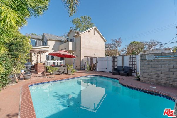 Exterior, Pool