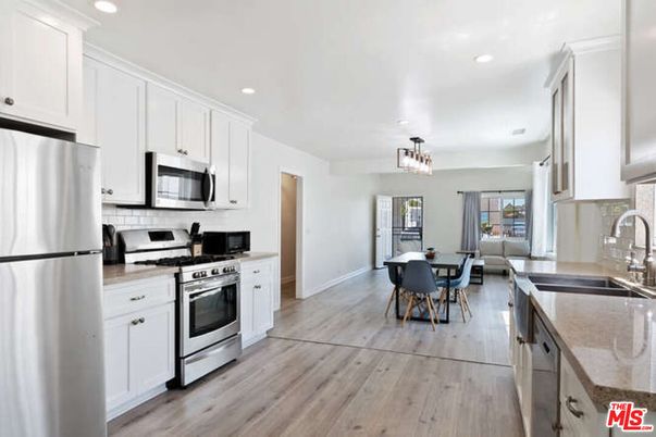 Chandelier, Dining room, Interior, Kitchen, Recessed Lighting, Stainless Steel Appliances, Wood Texture Flooring