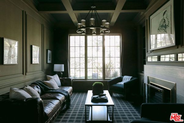 Chandelier, Interior, Living room