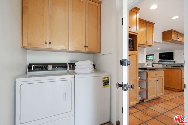 Interior, Kitchen, Recessed Lighting, Washer