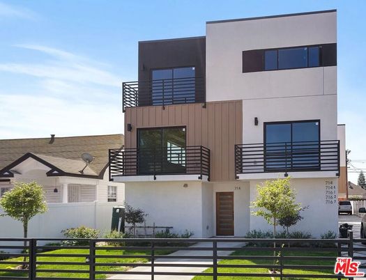 Exterior, Facade, Modern