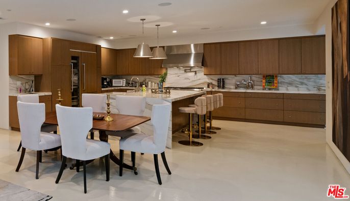 Dining room, Interior, Kitchen, Pendant Lights, Recessed Lighting, Stainless Steel Appliances