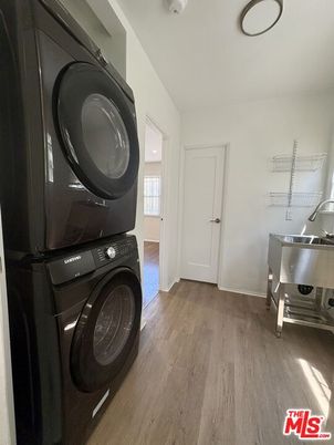 Interior, Utility Closets, Washer, Wood Texture Flooring