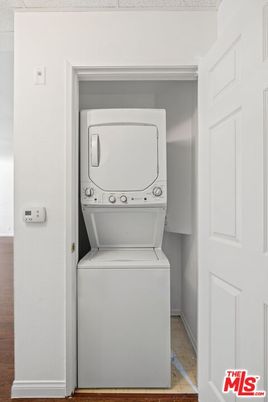 Interior, Utility Closets, Washer, Wood Texture Flooring