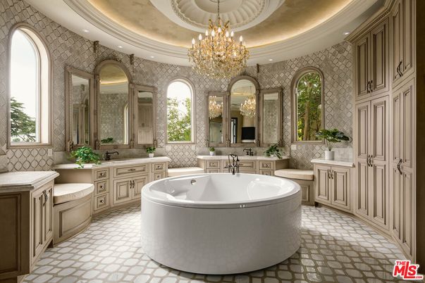 Bathroom, Chandelier, Free Standing Baths, Interior, Recessed Lighting