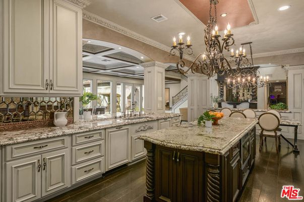 Chandelier, Dining room, Interior, Recessed Lighting, Wood Texture Flooring