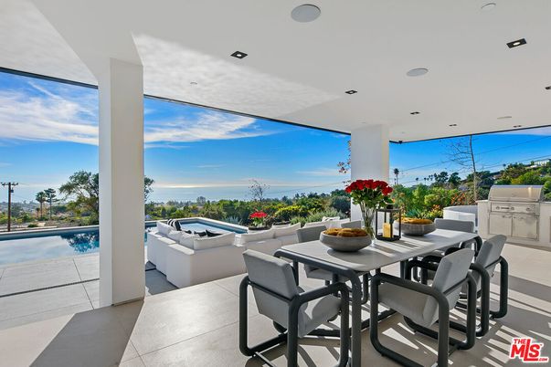 Dining room, Exterior, Recessed Lighting, Water