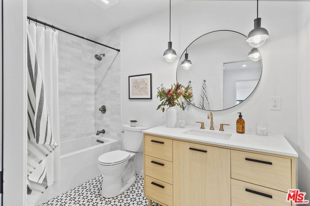 Bathroom, Interior, Pendant Lights, Recessed Lighting