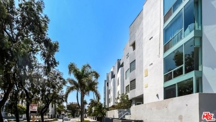 Exterior, Facade, Condo Building