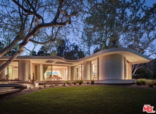 Backyard, Exterior, Facade, Modern