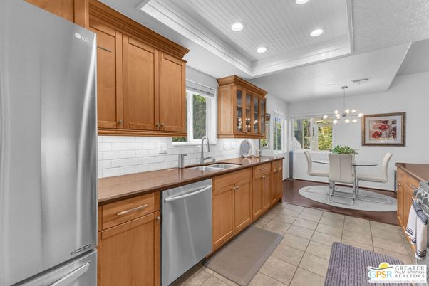Dining room, Interior, Kitchen, Pendant Lights, Recessed Lighting, Stainless Steel Appliances