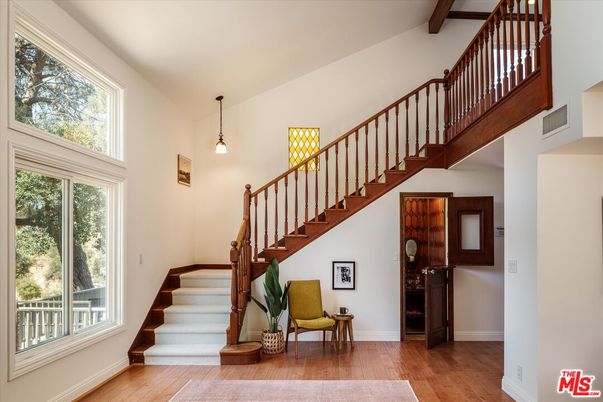 Interior, Pendant Lights, Wood Texture Flooring