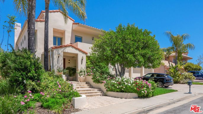 Exterior, Facade, Spanish Mediterranean
