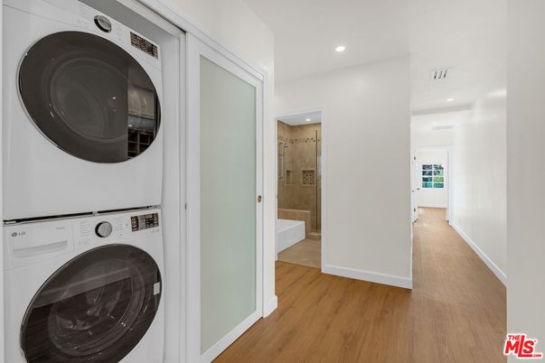 Interior, Recessed Lighting, Utility Closets, Washer, Wood Texture Flooring