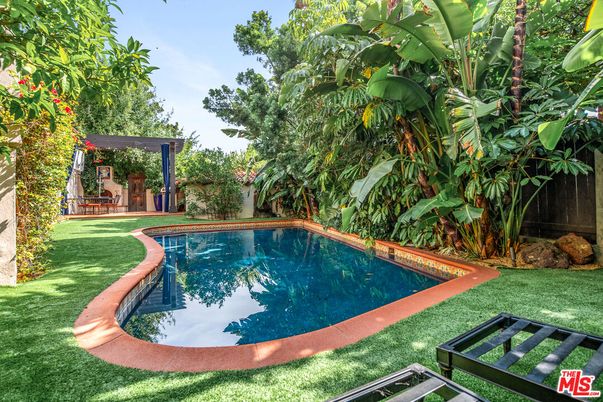 Exterior, Pool