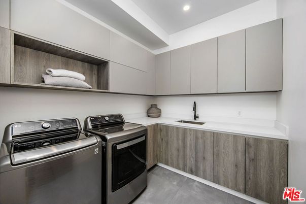 Interior, Recessed Lighting, Washer