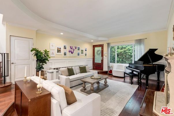 Interior, Living room, Piano, Recessed Lighting, Wood Texture Flooring