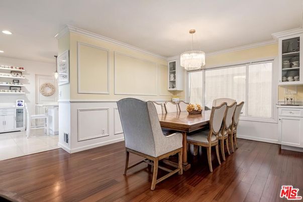 Chandelier, Dining room, Interior, Pendant Lights, Recessed Lighting, Wood Texture Flooring